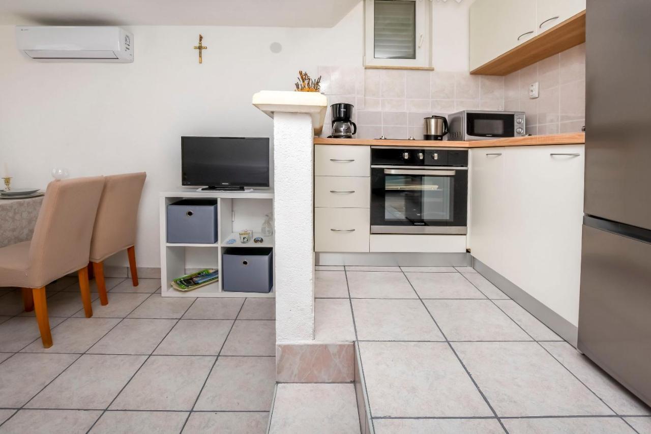 Ive I Maja Apartment Razanj